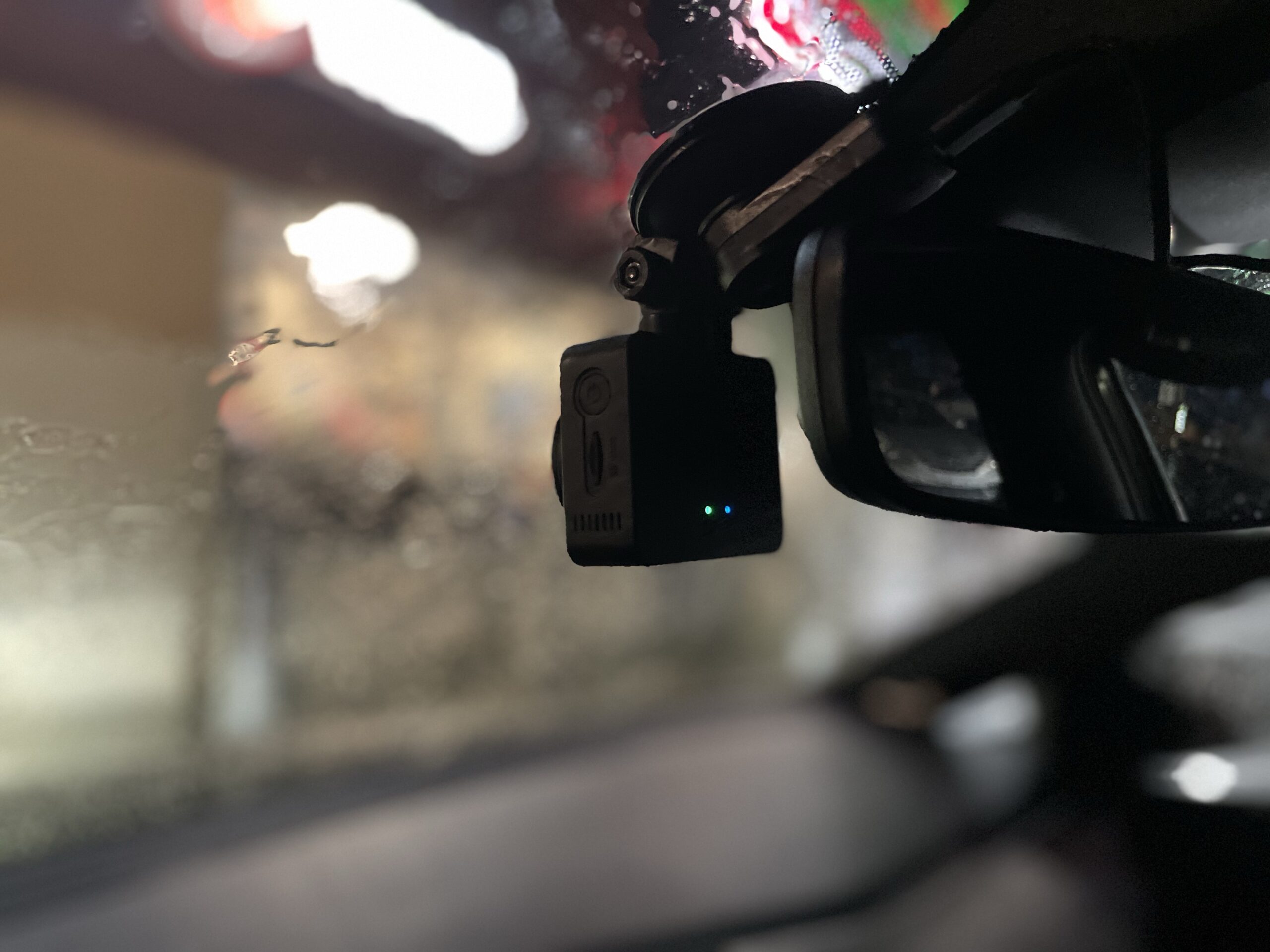 Nexar beam GPS review close up of dash cam